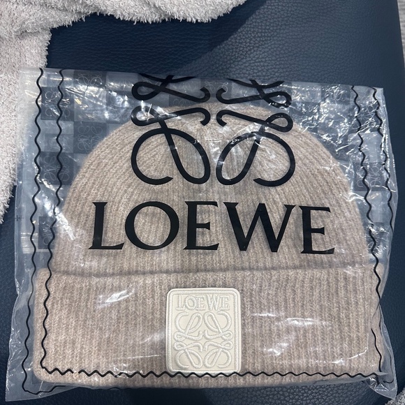 Loewe Accessories - Ribbed Knit Beanie NWOT Tan/Cream